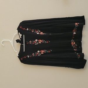 Size M black long-sleeved floral American Eagle bohemian top